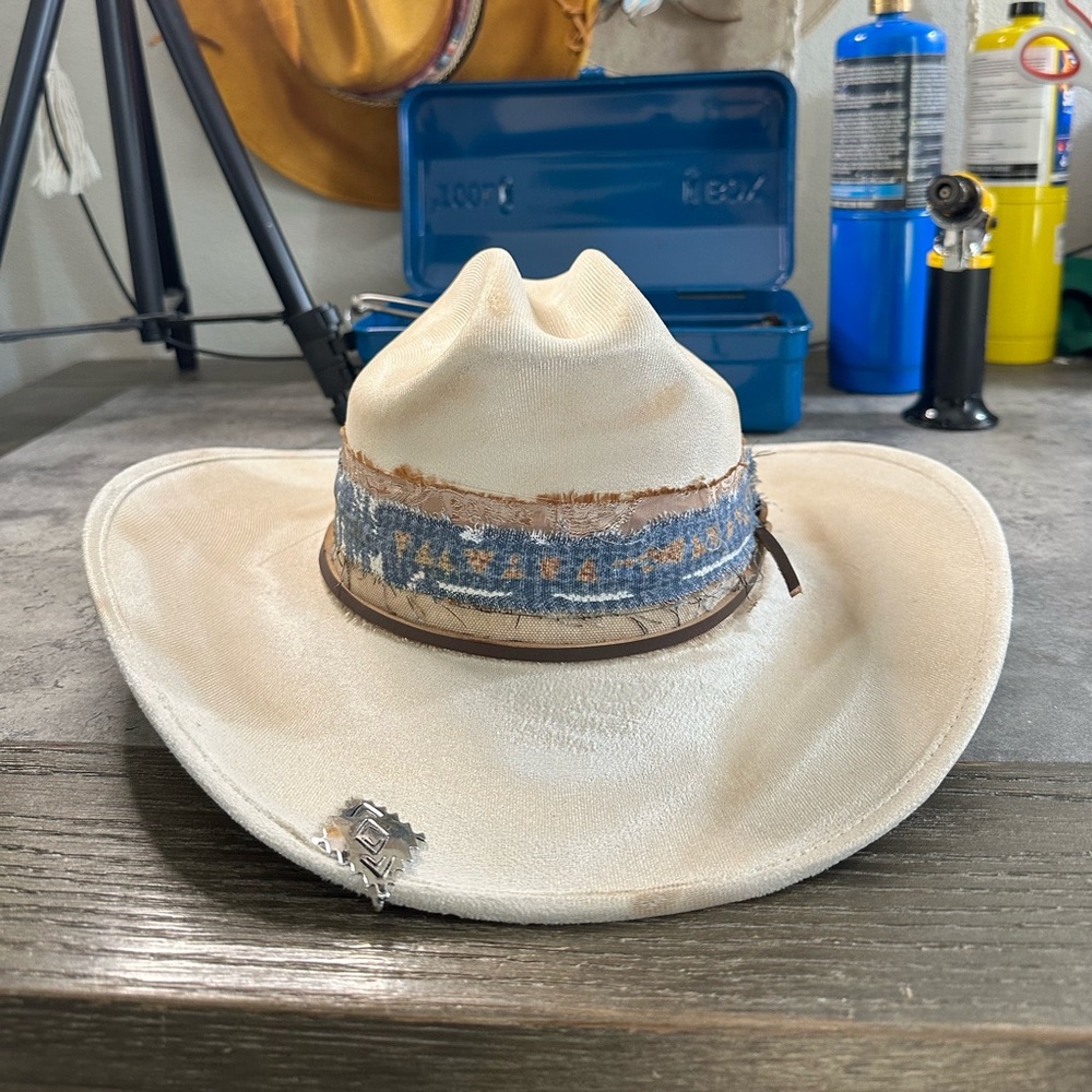 NWT Yellowstone Cowgirl Hat !